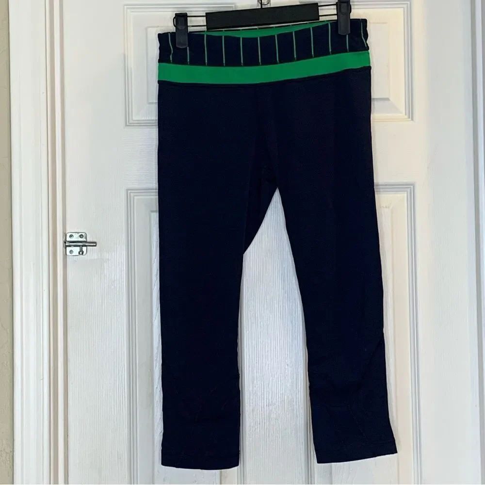 Lululemon Run: Inspire Crop II Inkwell / Slalom Stripe Inkwell / Green Bean SZ 6